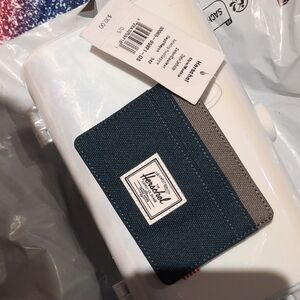 NWT Men's Herschel Supply Company Green and Grey Cardholder
